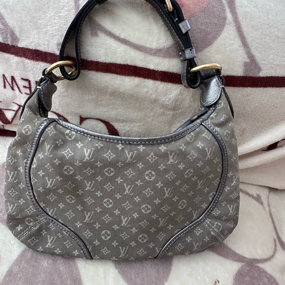 Vintage Louis Vuitton Monogram Manon Shoulder Bag in Grey / Gold PM - Picture 2 of 8